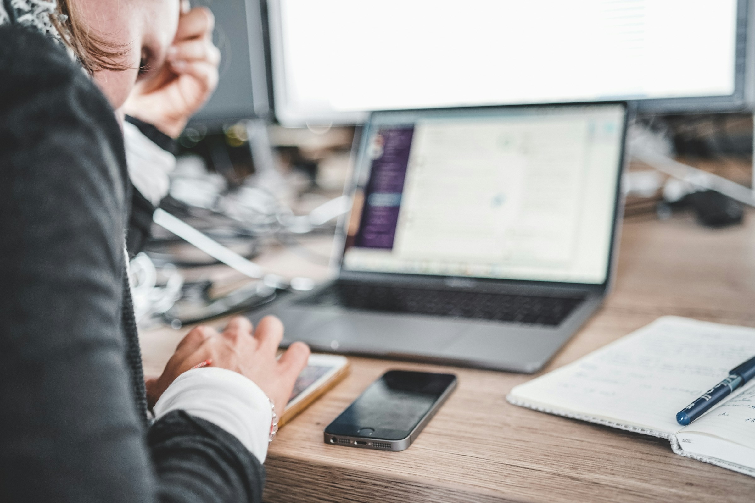 woman on her mobile - Email Outsourcing