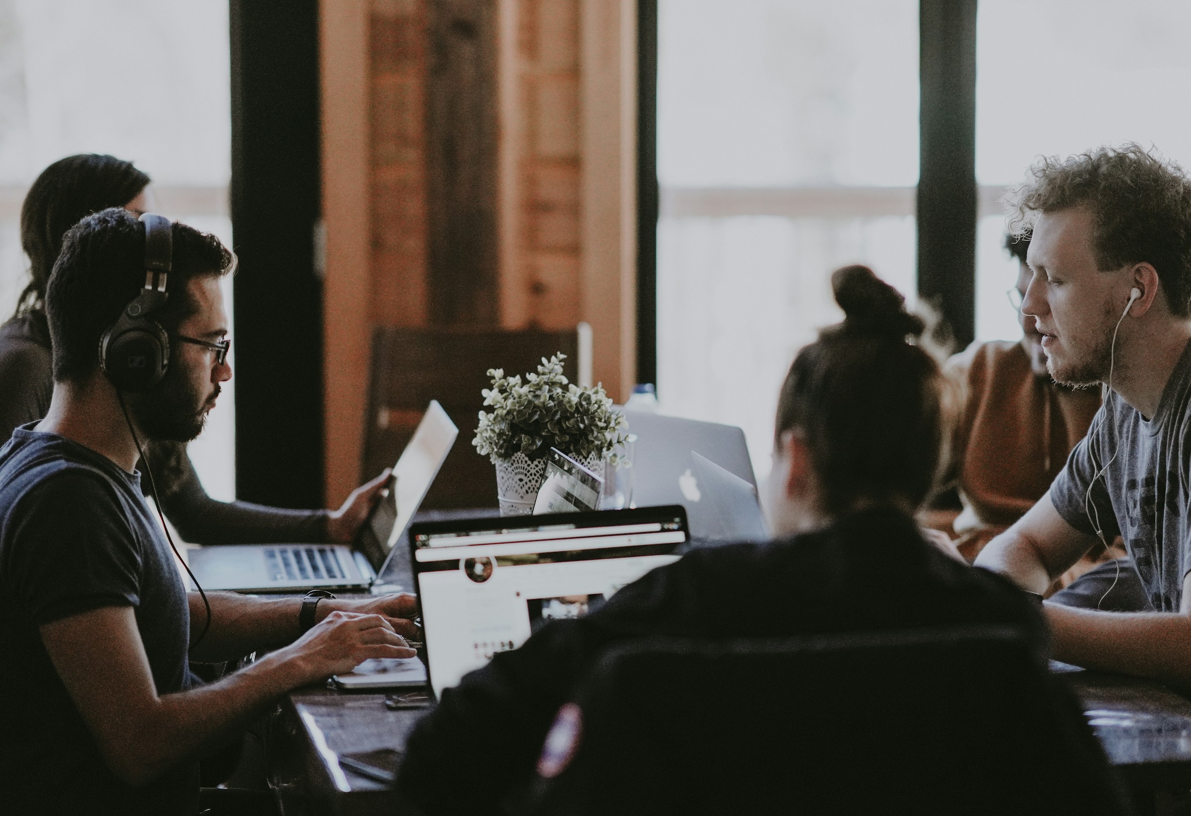 team sitting together - Email Outsourcing