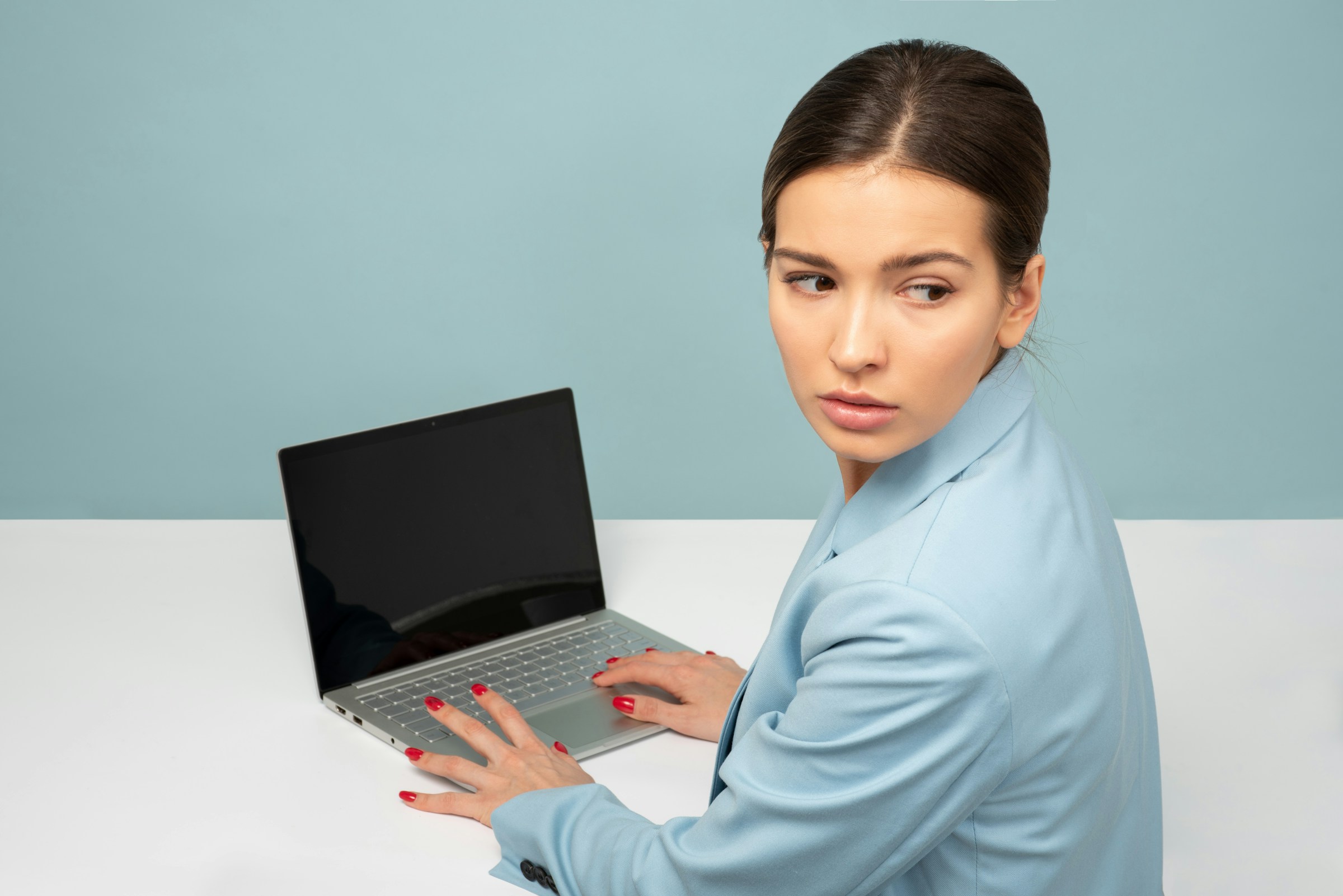 woman exploring options - Mailgun Alternatives