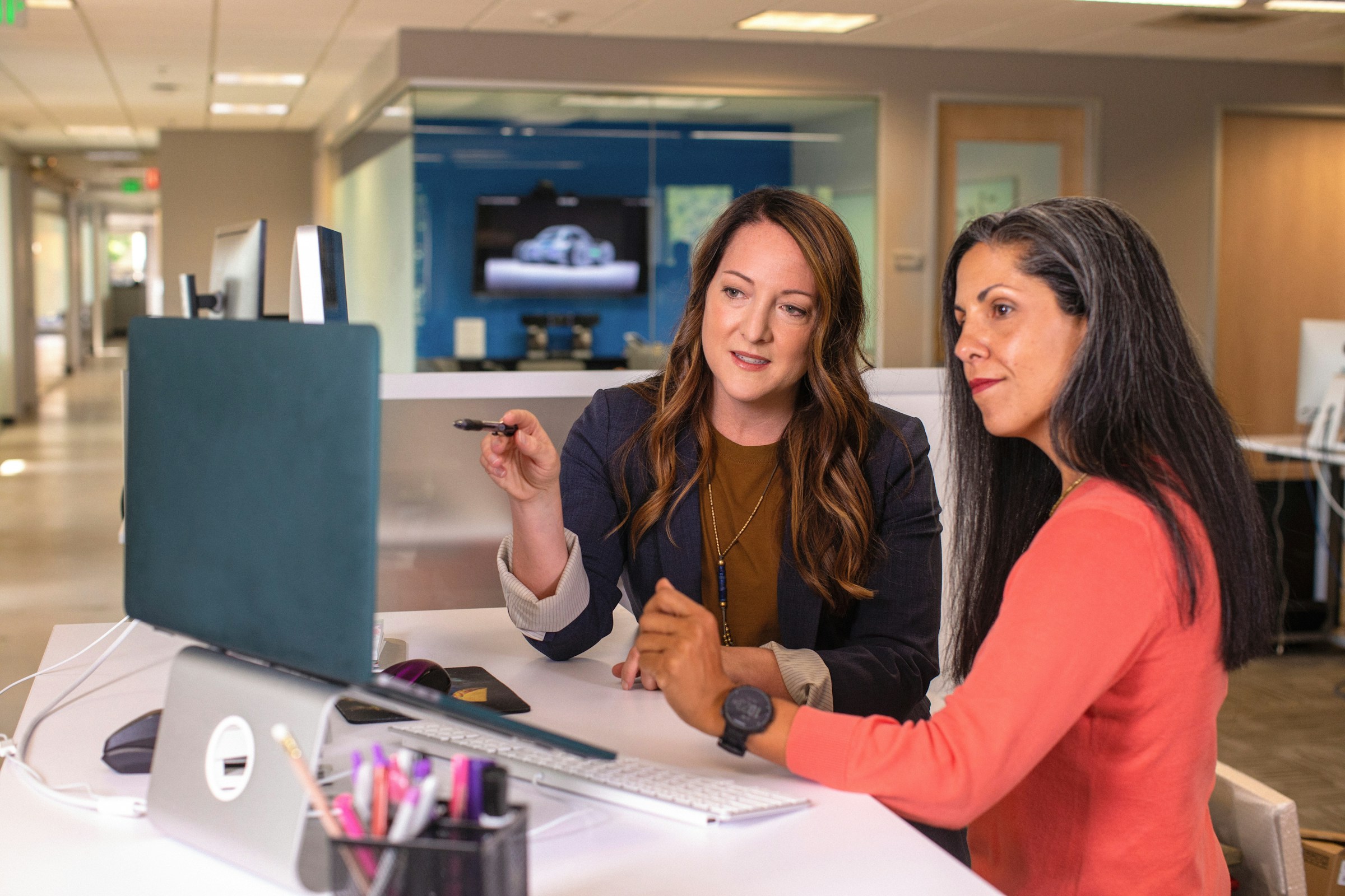 woman woking - Best Sales Acceleration Tools 
