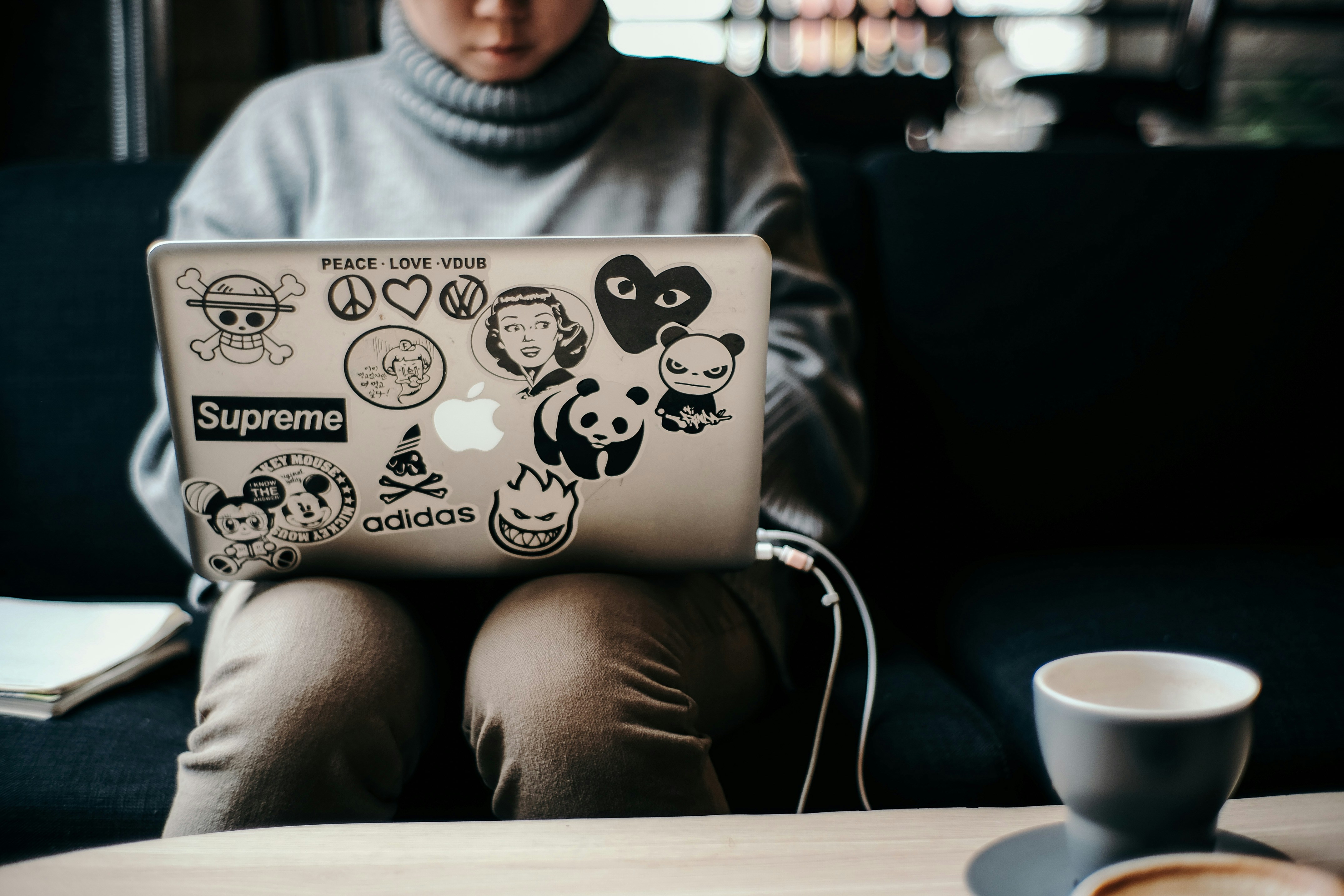 person working - Mailjet Alternatives