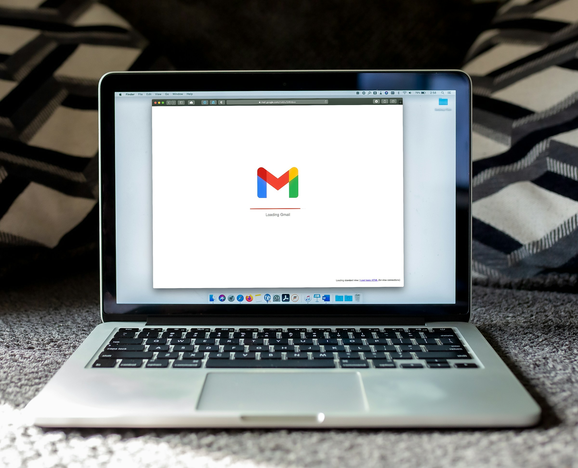 email loading up - How to Cold Email for an Internship
